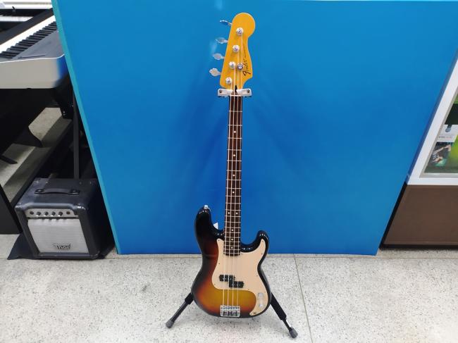 Baixo 4 cordas P-Bass Fender 014 6100