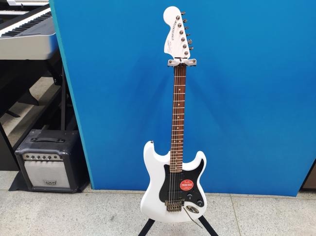 Guitarra Strato Mic AF Squier Contemporany 037 032