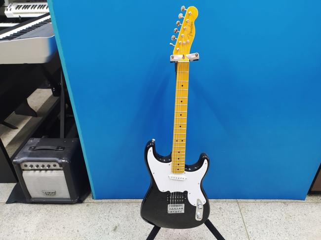 Guitarra Strato Pawn Shop Fender 0266002